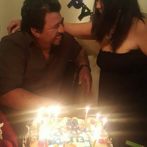 Meet your Posher, Flora